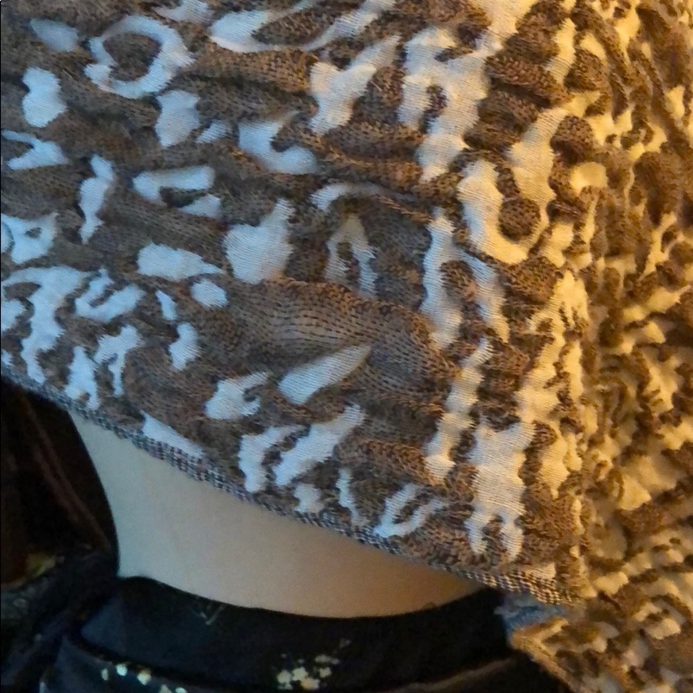 Wide Scarf - Picture 5 of 5